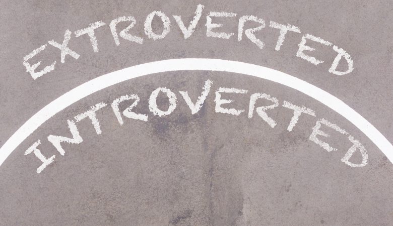 İçedönük (İntrovert) ve Dışa Dönük (Extrovert) Kişiliklerin İşaretleri